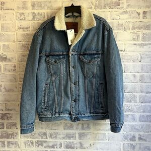 Levis Premium Mens M Blue Vintage Relaxed Fit Sherpa Denim Jean Trucker Jacket